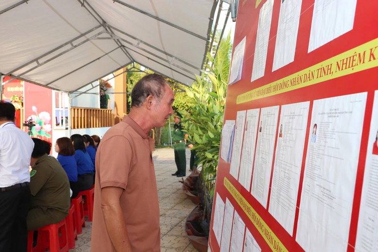 Chùm ảnh: Cử tri cả nước nô nức tham gia 