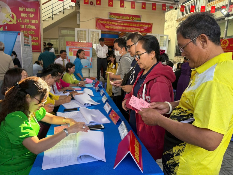 Chùm ảnh: Cử tri cả nước nô nức tham gia 