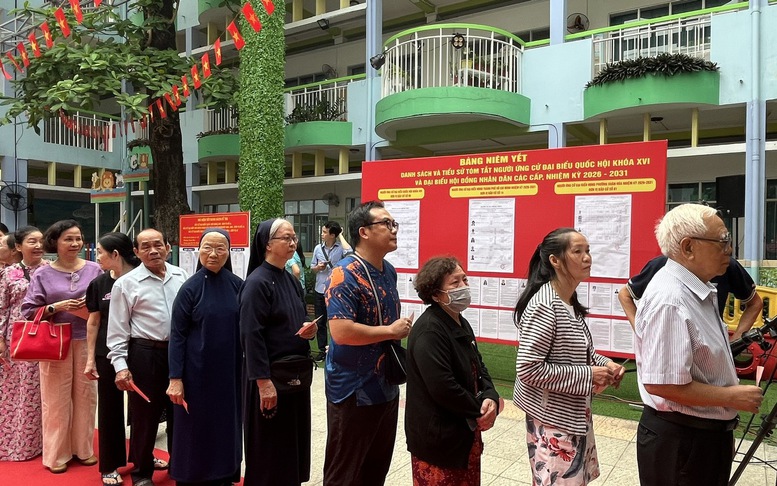 Nhiều điểm bỏ phiếu ghi nhận số lượng cử tri đi bỏ phiếu đông từ giờ đầu tiên