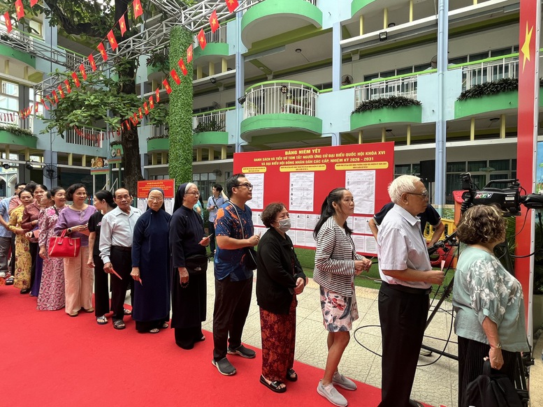 Chùm ảnh: Cử tri cả nước nô nức tham gia 