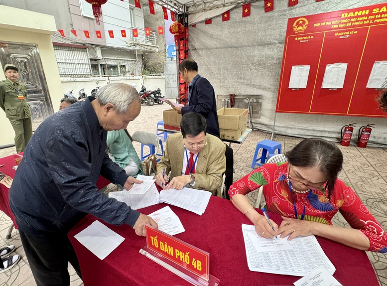 Chùm ảnh: Cử tri cả nước nô nức tham gia 