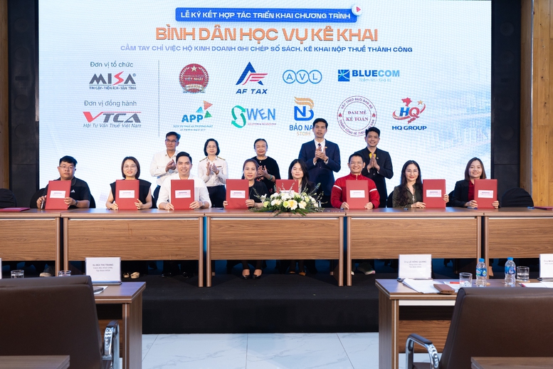 ‘Bình dân học vụ': Các đơn vị ‘cầm tay chỉ việc’ cho hộ kinh doanh khai thuế - Ảnh 1.