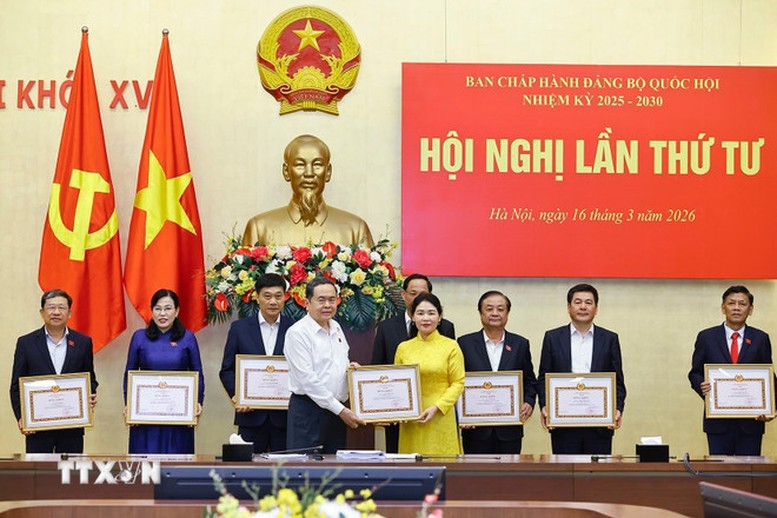 Chủ tịch Quốc hội: Hoàn thiện thể chế, pháp luật là khâu đột phá chiến lược- Ảnh 2.