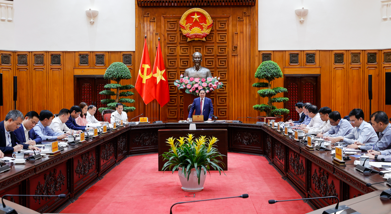 Thủ tướng Phạm Minh Chính: Xăng dầu và năng lượng cho sản xuất, tiêu dùng được bảo đảm- Ảnh 1.
