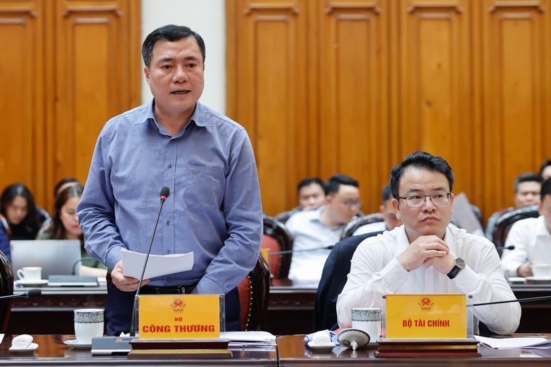 Thủ tướng Phạm Minh Chính: Xăng dầu và năng lượng cho sản xuất, tiêu dùng được bảo đảm- Ảnh 7.