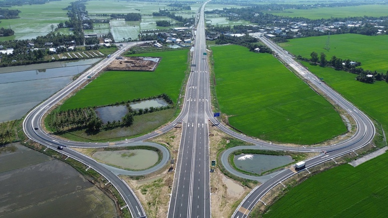 Bài 3: Hạ tầng thông suốt: Đòn bẩy 'hút' siêu dự án, nâng cao đời sống nhân dân- Ảnh 2. Bài 3: Hạ tầng thông suốt: Đòn bẩy 'hút' siêu dự án, nâng cao đời sống nhân dân- Ảnh 2.