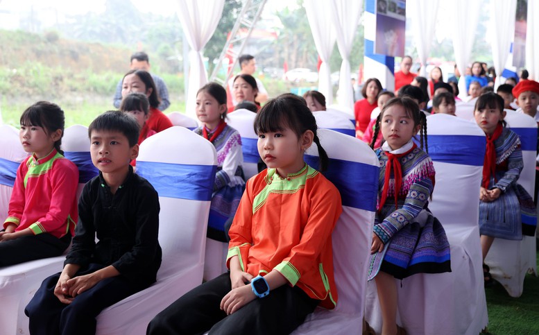 Phó Thủ tướng Lê Thành Long dự khởi công "ngôi nhà thứ 2" của học sinh vùng biên tỉnh Lào Cai- Ảnh 3.