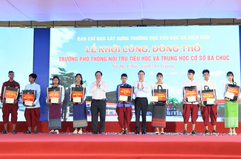 Phó Thủ tướng Phạm Thị Thanh Trà dự lễ khởi công Trường Phổ thông nội trú liên cấp Ba Chúc, tỉnh An Giang- Ảnh 4.