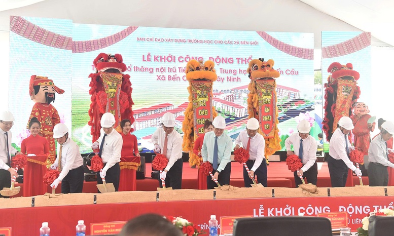 TỔNG THUẬT: Khởi c&ocirc;ng đồng loạt c&aacute;c trường nội tr&uacute; li&ecirc;n cấp v&ugrave;ng bi&ecirc;n giai đoạn 2- Ảnh 18.