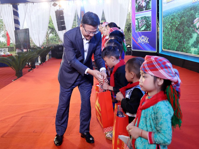 Phó Thủ tướng Lê Thành Long dự khởi công "ngôi nhà thứ 2" của học sinh vùng biên tỉnh Lào Cai- Ảnh 5.