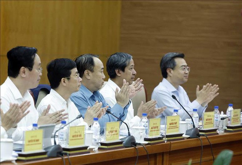 Tổng Bí thư Tô Lâm: Hoàn thiện 'bản thiết kế tổng thể' cho mô hình tăng trưởng kinh tế của Việt Nam đến năm 2045- Ảnh 3. Tổng Bí thư Tô Lâm: Hoàn thiện 'bản thiết kế tổng thể' cho mô hình tăng trưởng kinh tế của Việt Nam đến năm 2045- Ảnh 3.