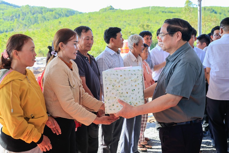 Thủ tướng: Xây dựng khu dân cư trong "Chiến dịch Quang Trung" thành khu dân cư kiểu mẫu- Ảnh 4. Thủ tướng: Xây dựng khu dân cư trong "Chiến dịch Quang Trung" thành khu dân cư kiểu mẫu- Ảnh 4.