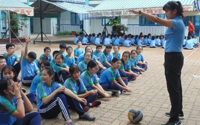 Chế độ trang phục khi kiêm nhiệm giáo viên thể dục