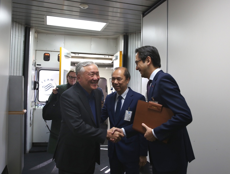 Phó Thủ tướng Thường trực Chính phủ Nguyễn Hòa Bình tới New York- Ảnh 1. Phó Thủ tướng Thường trực Chính phủ Nguyễn Hòa Bình tới New York- Ảnh 1.