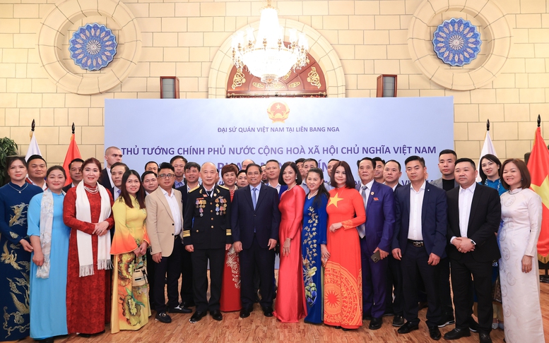 Thủ tướng Phạm Minh Chính gặp gỡ cán bộ, nhân viên Đại sứ quán và cộng đồng người Việt Nam tại Liên bang Nga