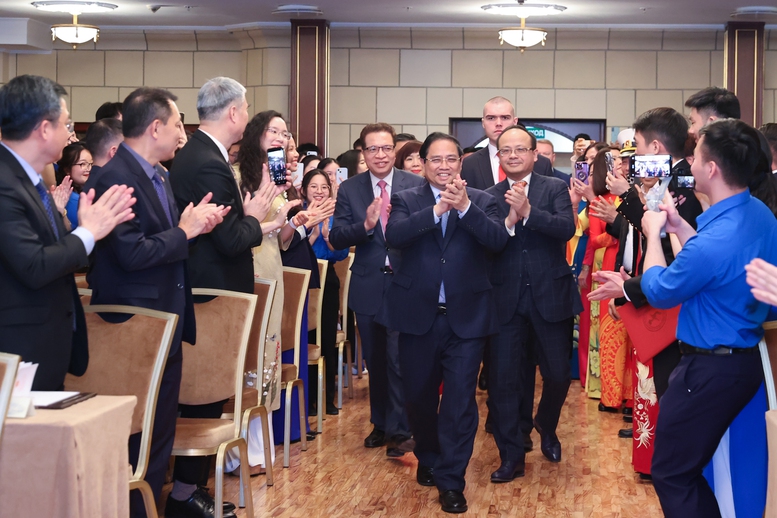 Thủ tướng Phạm Minh Chính gặp gỡ cán bộ, nhân viên Đại sứ quán và cộng đồng người Việt Nam tại Liên bang Nga- Ảnh 1.