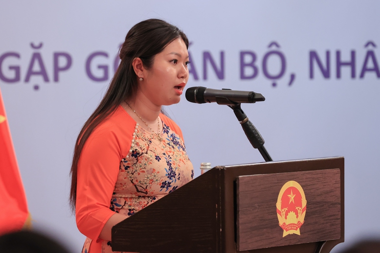 Thủ tướng Phạm Minh Chính gặp gỡ cán bộ, nhân viên Đại sứ quán và cộng đồng người Việt Nam tại Liên bang Nga- Ảnh 8.