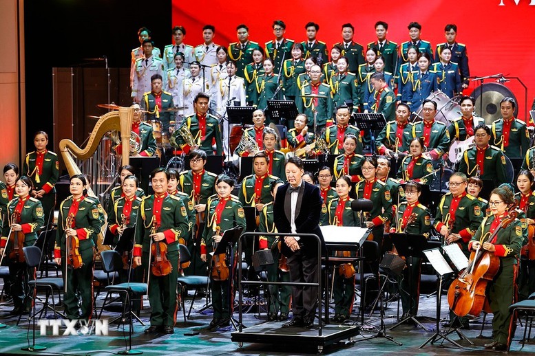Tổng Bí thư và Chủ tịch Quốc hội dự chương trình nghệ thuật "Thanh âm dưới ánh Mặt trời"- Ảnh 6.