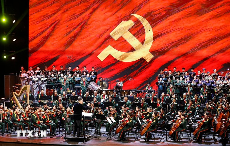 Tổng Bí thư và Chủ tịch Quốc hội dự chương trình nghệ thuật "Thanh âm dưới ánh Mặt trời"- Ảnh 4.