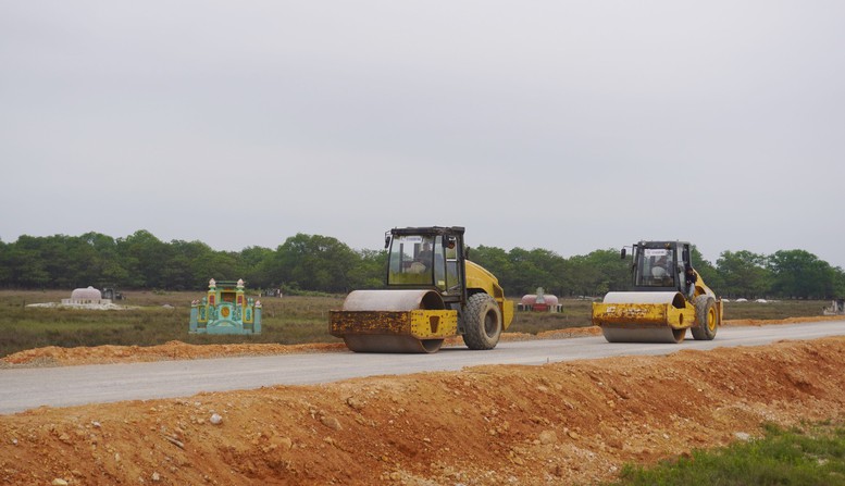 Quảng Trị quyết liệt tháo gỡ vướng mắc, đẩy nhanh tiến độ dự án đường ven biển- Ảnh 3.