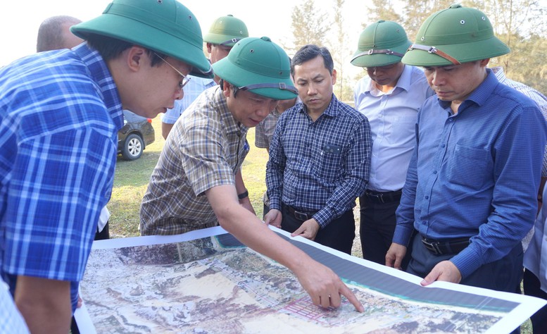 Quảng Trị quyết liệt tháo gỡ vướng mắc, đẩy nhanh tiến độ dự án đường ven biển- Ảnh 2.