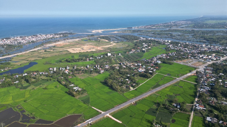 Quảng Ngãi: Bước ngoặt từ thủ phủ công nghiệp miền Trung sang phát triển đô thị, dịch vụ- Ảnh 1.