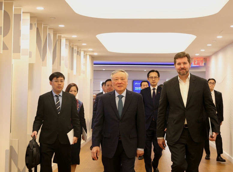 Phó Thủ tướng Thường trực Nguyễn Hòa Bình thăm và làm việc với hai sàn giao dịch chứng khoán lớn của Hoa Kỳ- Ảnh 1.