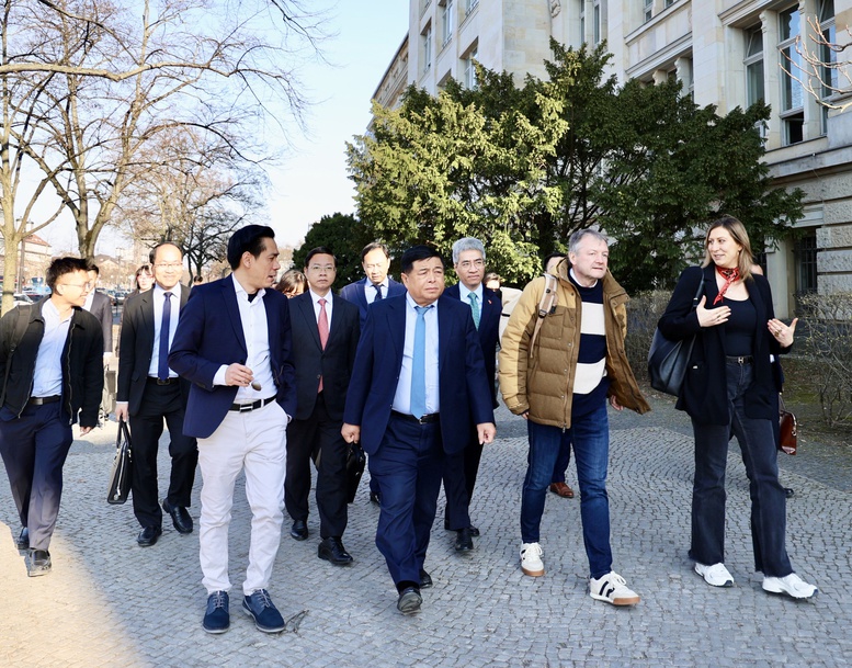 Phó Thủ tướng Nguyễn Chí Dũng thăm Trung tâm Khởi nghiệp, Đại học Kỹ thuật Berlin- Ảnh 1.