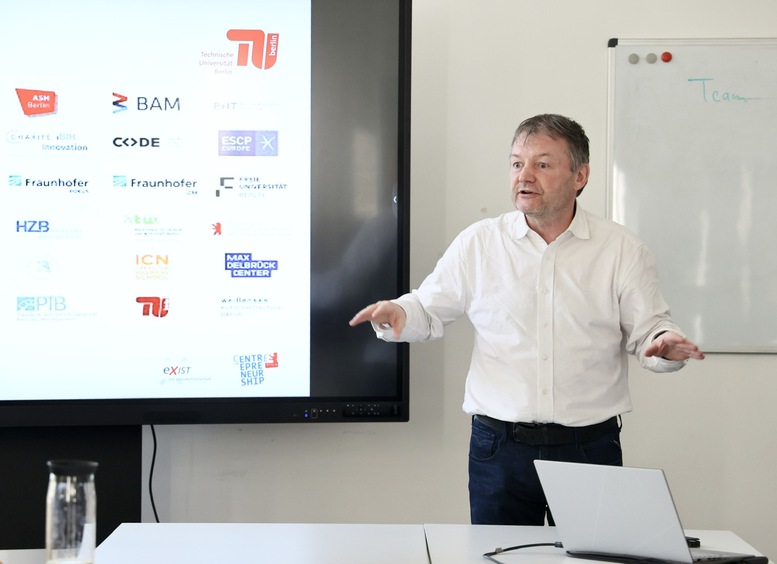 Phó Thủ tướng Nguyễn Chí Dũng thăm Trung tâm Khởi nghiệp, Đại học Kỹ thuật Berlin- Ảnh 3.