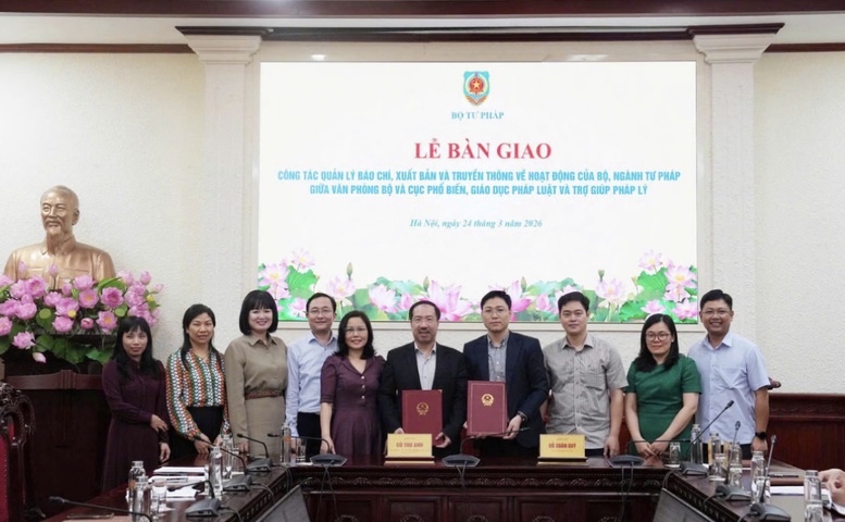 Bàn giao công tác quản lý báo chí, truyền thông trong Bộ Tư pháp- Ảnh 1.