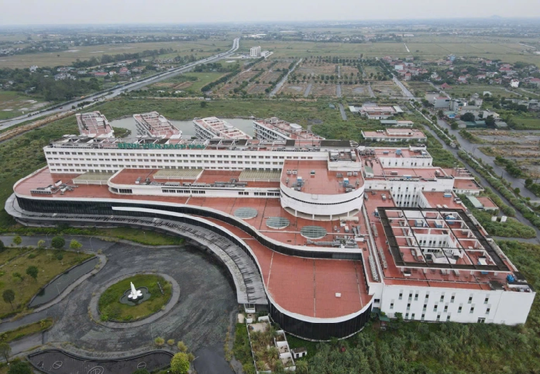 VKSND Tối cao khởi tố bị can liên quan đến dự án BV Bạch Mai và Việt Đức CS2- Ảnh 1.