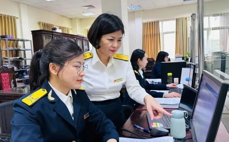 Đề xuất quy định mới về phù hiệu, cấp hiệu, trang phục và biển hiệu của công chức thuế