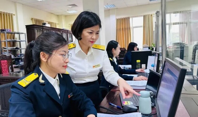 Đề xuất quy định mới về phù hiệu, cấp hiệu, trang phục và biển hiệu của công chức thuế- Ảnh 1.