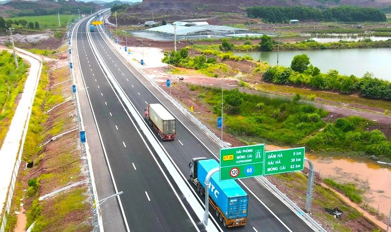 Tiếp tục bổ sung quy hoạch các tuyến đường bộ kết nối với sân bay, cảng biển- Ảnh 1.