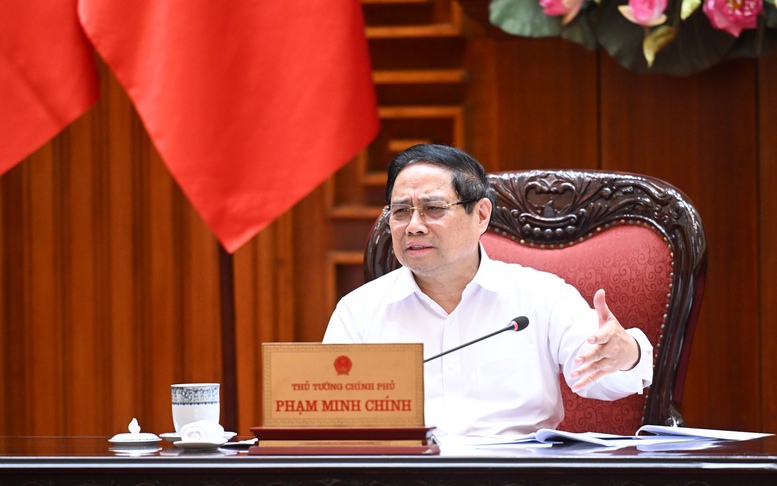 Thủ tướng: Không để thiếu nguồn cung xăng dầu; khẩn trương xây dựng kho dự trữ chiến lược