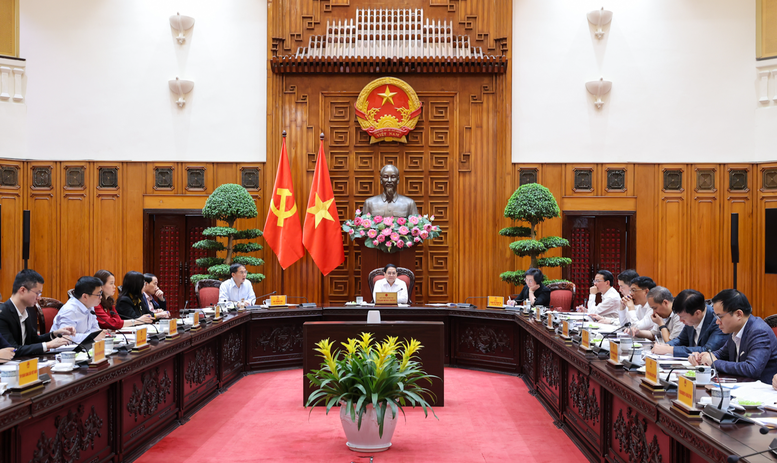 Thủ tướng: Không để thiếu nguồn cung xăng dầu; khẩn trương xây dựng kho dự trữ chiến lược- Ảnh 1.