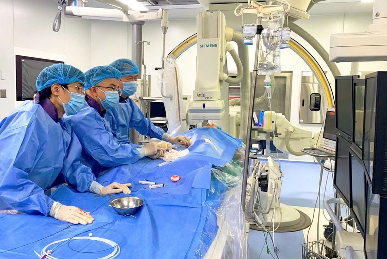 Xử trí thành công ca tim bẩm sinh phức tạp bằng kỹ thuật ít xâm lấn - Ảnh 1.