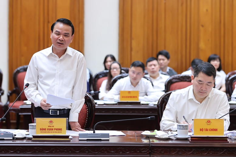 Thủ tướng: Không để thiếu nguồn cung xăng dầu; khẩn trương xây dựng kho dự trữ chiến lược- Ảnh 5.