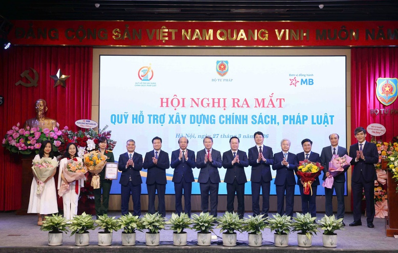 Ra mắt Quỹ hỗ trợ xây dựng chính sách, pháp luật- Ảnh 3.