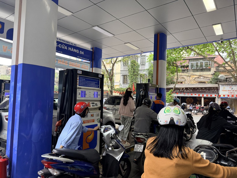 Thuế, hải quan triển khai việc hạ thuế xăng dầu- Ảnh 1.