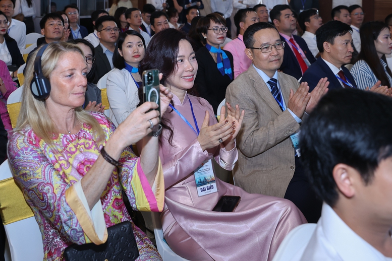 Thủ tướng: Chính phủ xem khó khăn, thách thức của doanh nghiệp là khó khăn, thách thức của mình để cùng giải quyết- Ảnh 7. Thủ tướng: Chính phủ xem khó khăn, thách thức của doanh nghiệp là khó khăn, thách thức của mình để cùng giải quyết- Ảnh 7.