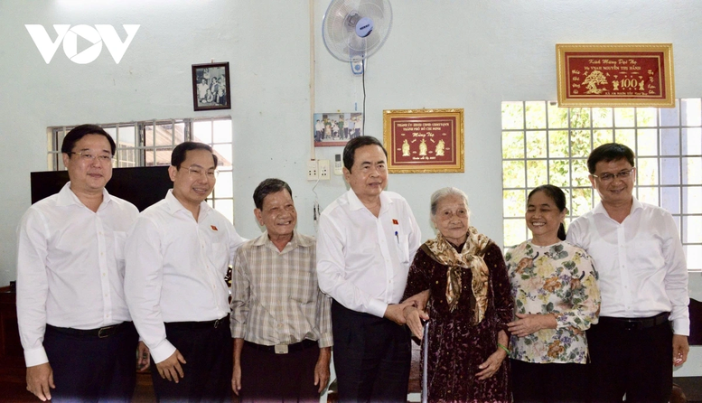 Chủ tịch Quốc hội Trần Thanh Mẫn tri ân các Anh hùng Liệt sĩ, Mẹ Việt Nam anh hùng tại TPHCM- Ảnh 4.