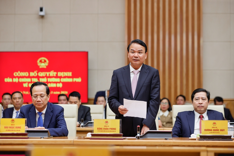 Thủ tướng trao quyết định chỉ định Phó Bí thư Đảng ủy Chính phủ và bổ nhiệm lãnh đạo 4 bộ, cơ quan ngang Bộ- Ảnh 11.