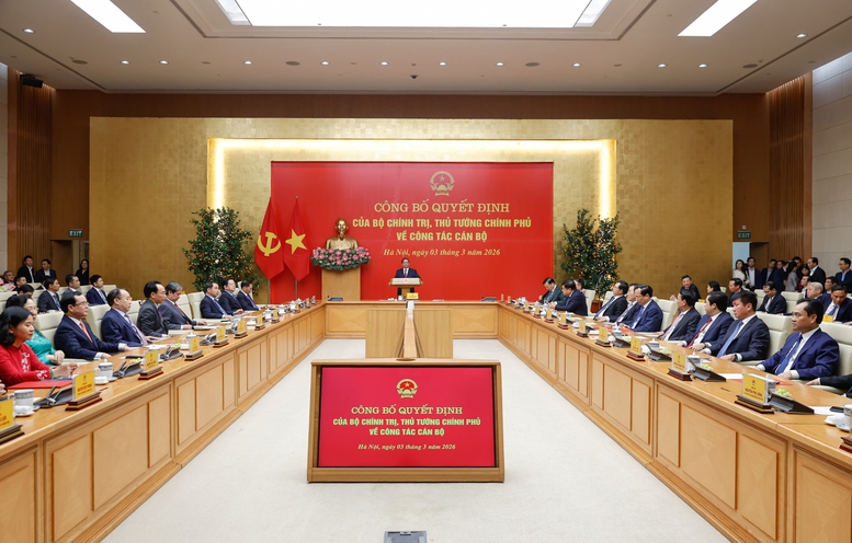 Thủ tướng trao quyết định chỉ định Phó Bí thư Đảng ủy Chính phủ và bổ nhiệm lãnh đạo 4 bộ, cơ quan ngang Bộ- Ảnh 1.