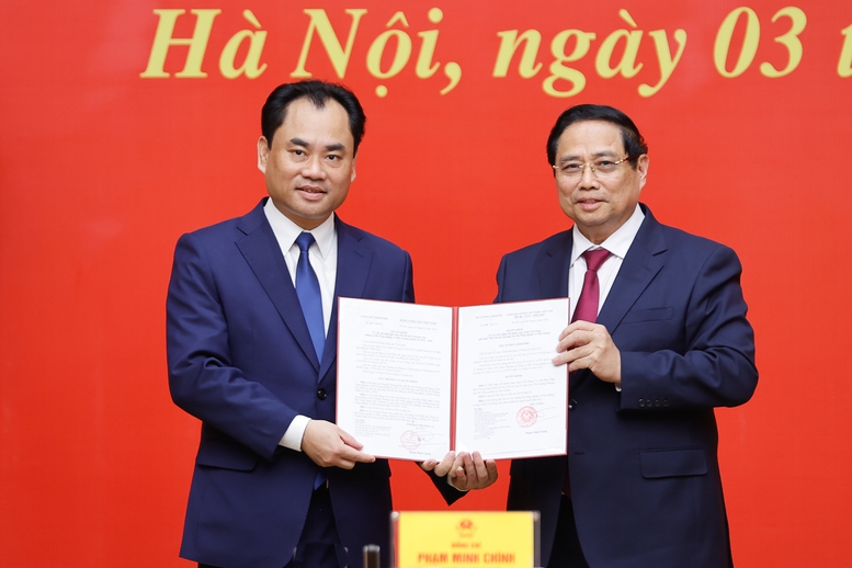 Thủ tướng trao quyết định chỉ định Phó Bí thư Đảng ủy Chính phủ và bổ nhiệm lãnh đạo 4 bộ, cơ quan ngang Bộ- Ảnh 7.