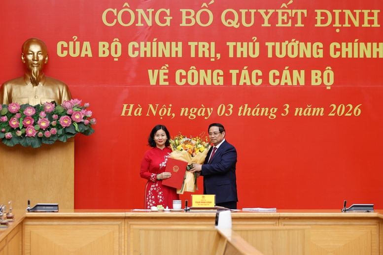 Thủ tướng trao quyết định chỉ định Phó Bí thư Đảng ủy Chính phủ và bổ nhiệm lãnh đạo 4 bộ, cơ quan ngang Bộ- Ảnh 3.