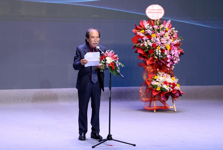 Phó Thủ tướng Lê Thành Long gióng trống mở màn Đêm thơ Nguyên tiêu 'Trước biển lớn'- Ảnh 3.