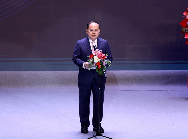 Phó Thủ tướng Lê Thành Long gióng trống mở màn Đêm thơ Nguyên tiêu 'Trước biển lớn'- Ảnh 2.