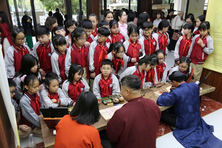 Đầu Xuân thưởng lãm Châu phê, trải nghiệm lưu dấu Mộc bản- Ảnh 4.