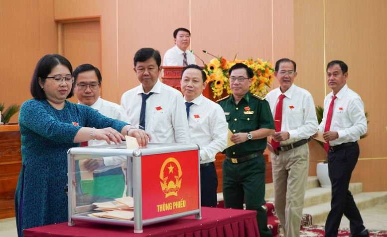 An Giang: Chủ tịch HĐND và Chủ tịch UBND tỉnh tái đắc cử- Ảnh 1.
